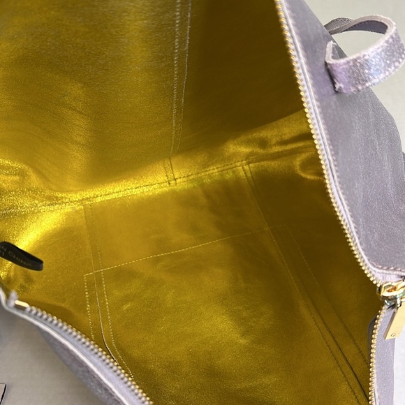 G.I.L.I  METALLIC LEATHER ZIP TOP TOTE - Picture 12 of 16